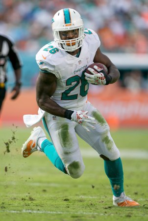 Miami Dolphins running back Lamar Miller (26) at Sun Life Stadium in Miami Gardens, Florida on December 28, 2014. (Allen Eyestone / The Palm Beach Post)